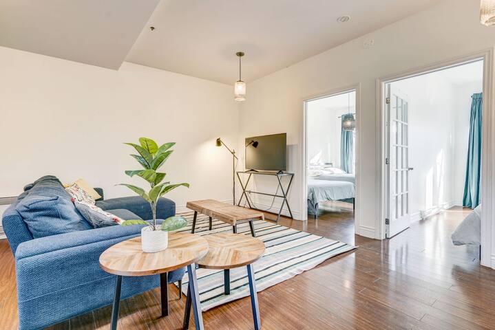 Spacious & Private, Steps to Montreal’s Nightlife gallery image 5