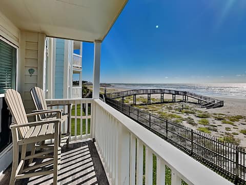 Parrot Paradise | Coastal Condo + Gorgeous Sunsets