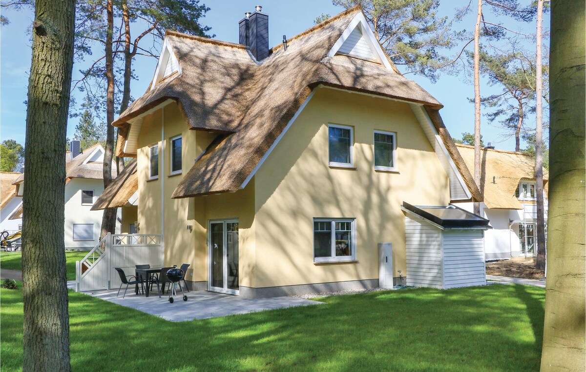 Popular Airbnb listing: Thatched roof house 5 on Usedom in Zirchow