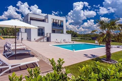 Villa Marijeta, 5 star villa with heated pool