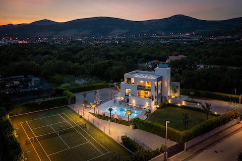 Villa Marijeta, 5 star villa with heated pool