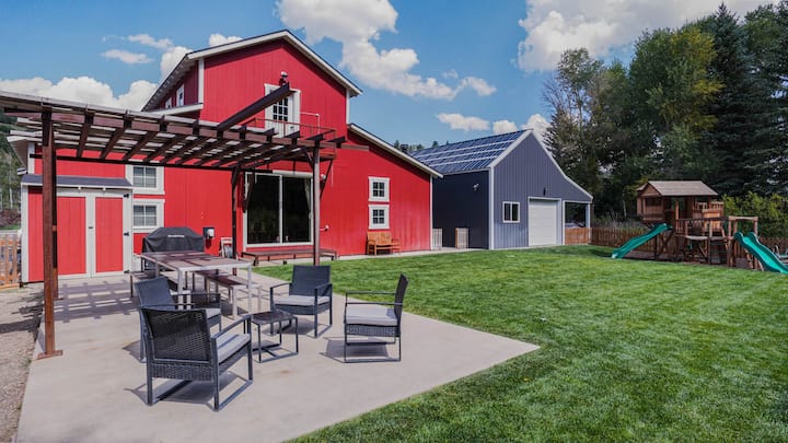 The Barn at Mirror Lake Retreat