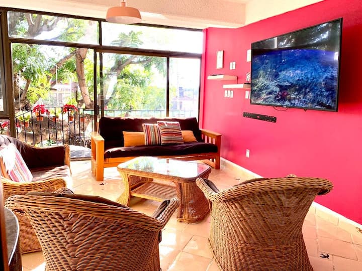 غرفة المعيشة ومنطقة الترفيه.