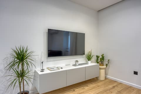 Successful Airbnb property: Saladinka - apartment no.4 with sea view in Červar