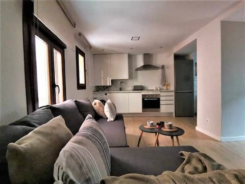 Top Airbnb: Ilarcuris Apartment with private patio en Toledo