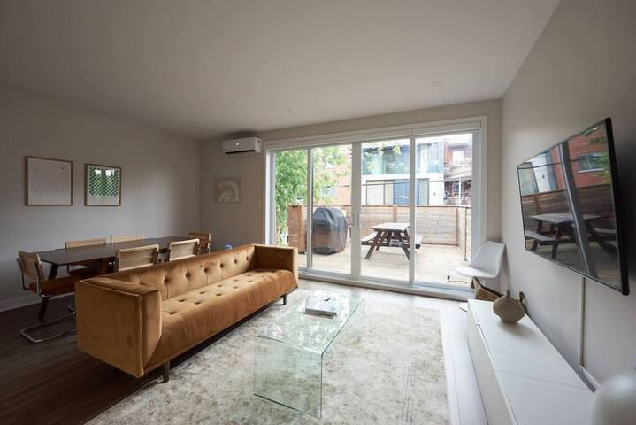 Large Flat with Private Terrace by Denstays gallery image 2