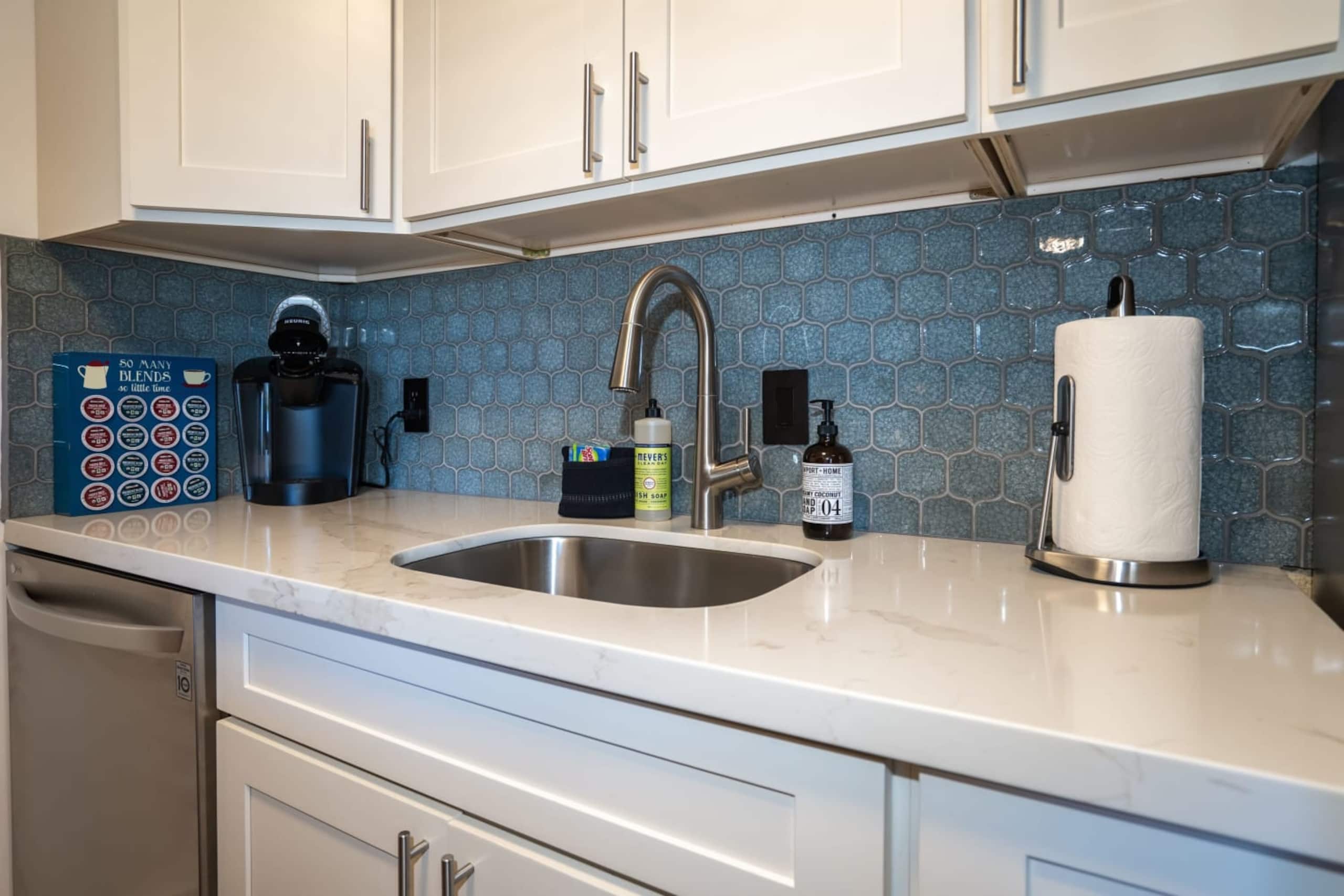 Condo in Kihei · ★4.97 · 1 bedroom · 2 beds · 1 private bath - Image 7