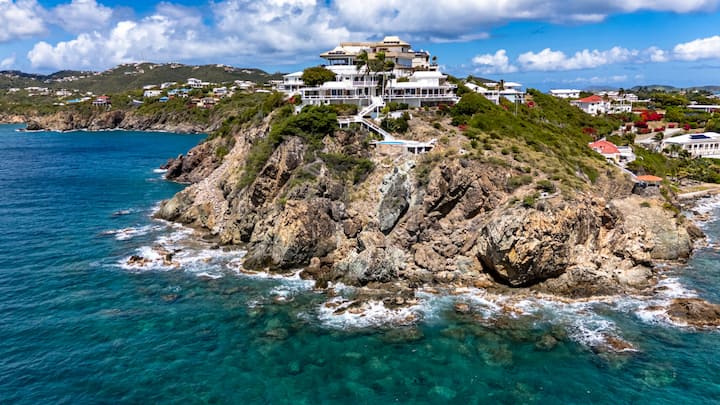 6BR Amazing Cliffside Villa w/2 pools! Wow! - Villas for Rent in