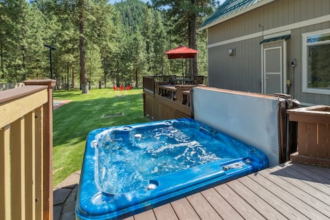 Recharge by The River-Hot Tub, WIFI, Dogs, Fenced