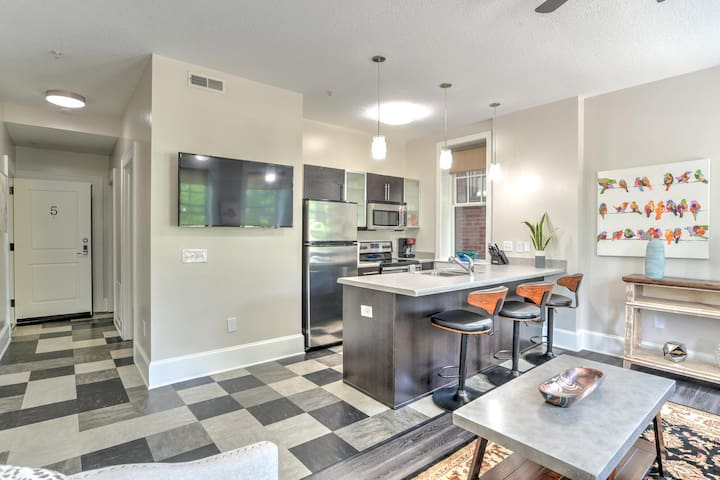 Charming Historic King James Building Unit #5