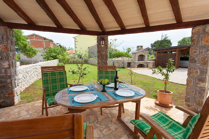 K-11504 Maison De Deux Chambres Avec La Terrasse - Krk