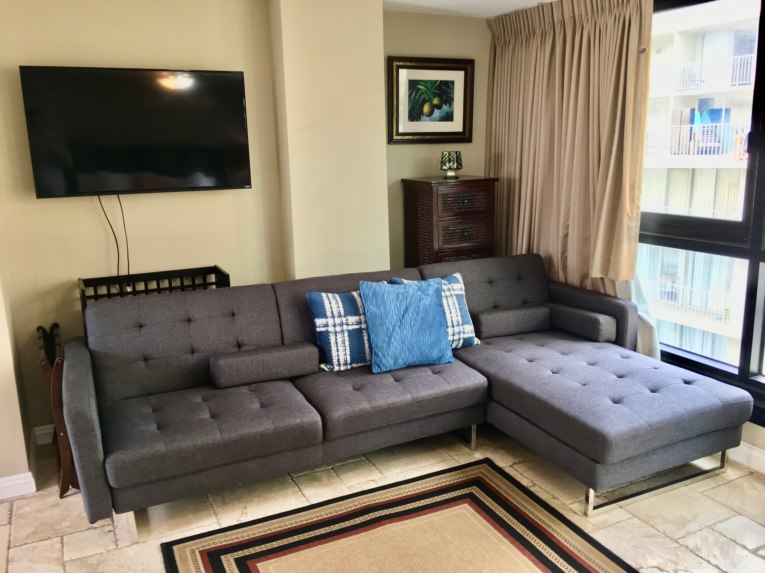 Condo in Honolulu · ★4.71 · Studio · 2 beds · 1 private bath - Image 3