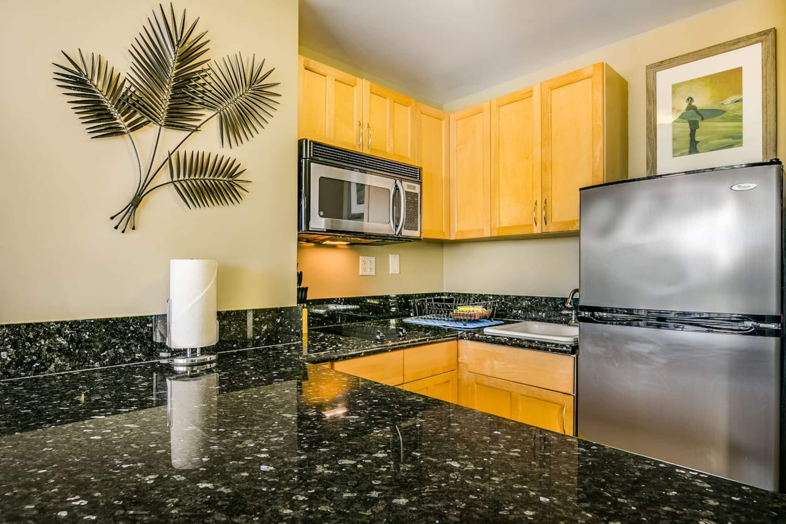 Condo in Honolulu · ★4.71 · Studio · 2 beds · 1 private bath - Image 2