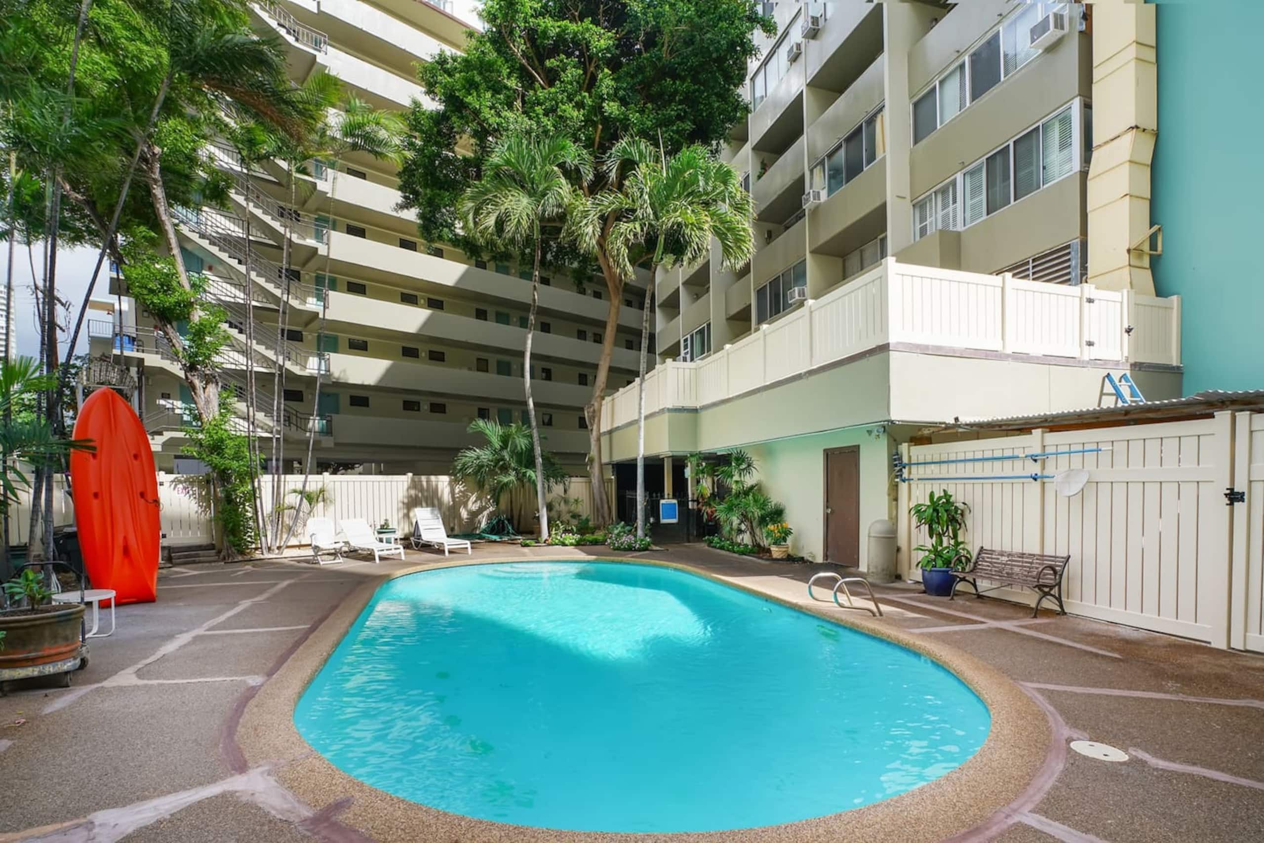Condo in Honolulu · ★4.71 · Studio · 2 beds · 1 private bath - Image 8