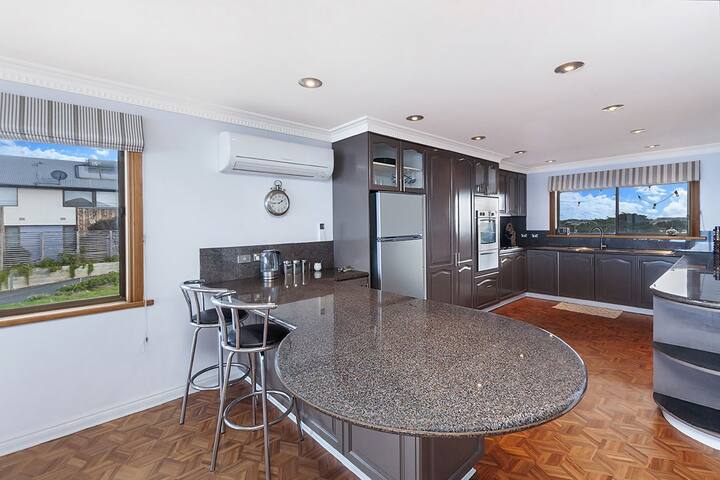 Iluka, magnificent East Beach views gallery image 5