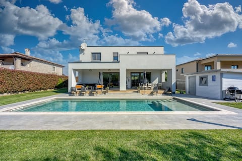 Top Airbnb: Villa Gina in Nova Vas