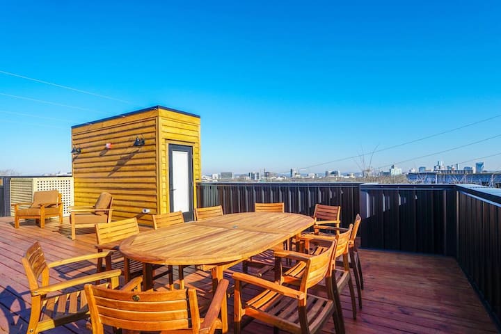 Rooftop DT Views+Pet friendly+Sleeps 20+Garage