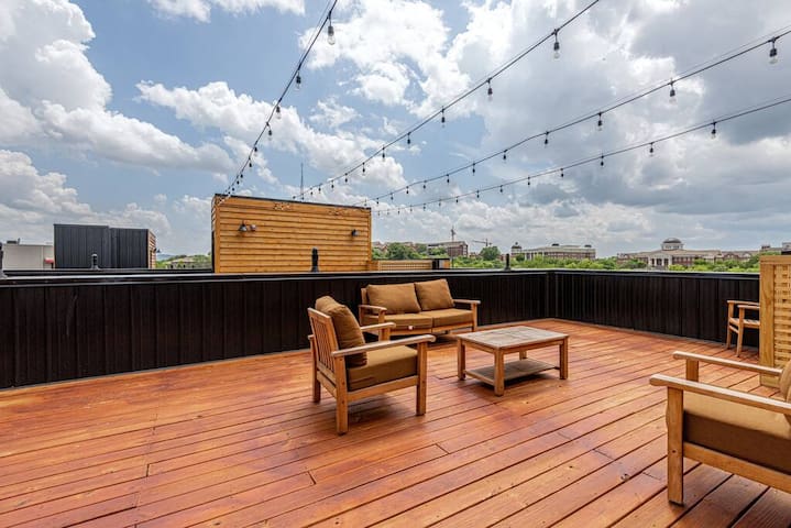 Sleeps 20+Rooftop+Garage+Pet Friendly