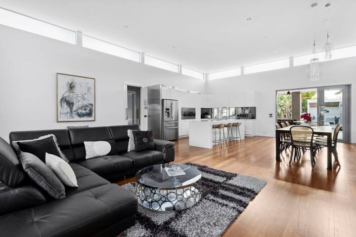 Raven Retreat I Family Entertainer I Pool & Theatr gallery image 3