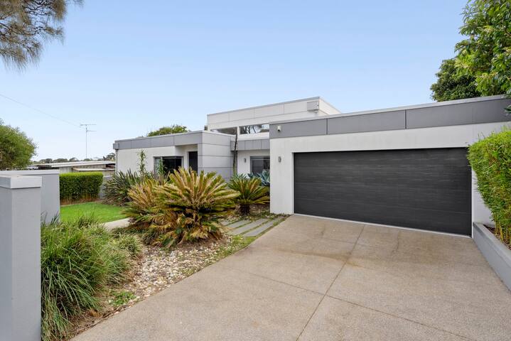 Raven Retreat I Family Entertainer I Pool & Theatr gallery image 2