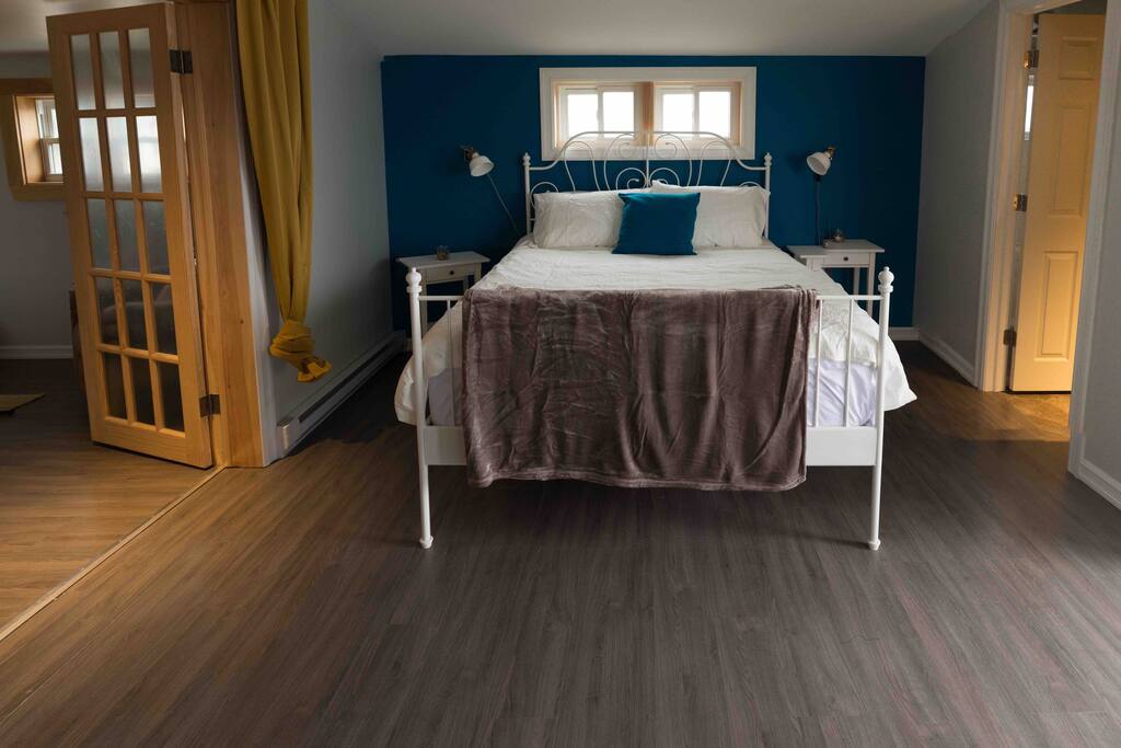 เตียงนี้ได้รับการอัพเกรดจากขนาดควีนไซส์เป็นคิงไซส์