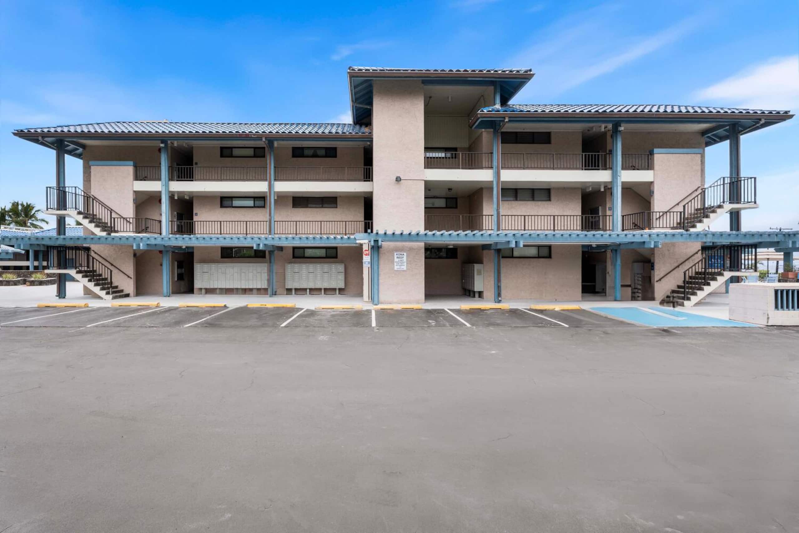 Condo in Kailua-Kona · ★4.8 · 1 bedroom · 2 beds · 1 bath - Image 21