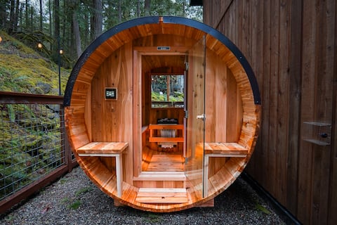 Luxury Cedar Chalet-Barrel Sauna, Hot Tub, EV chrg