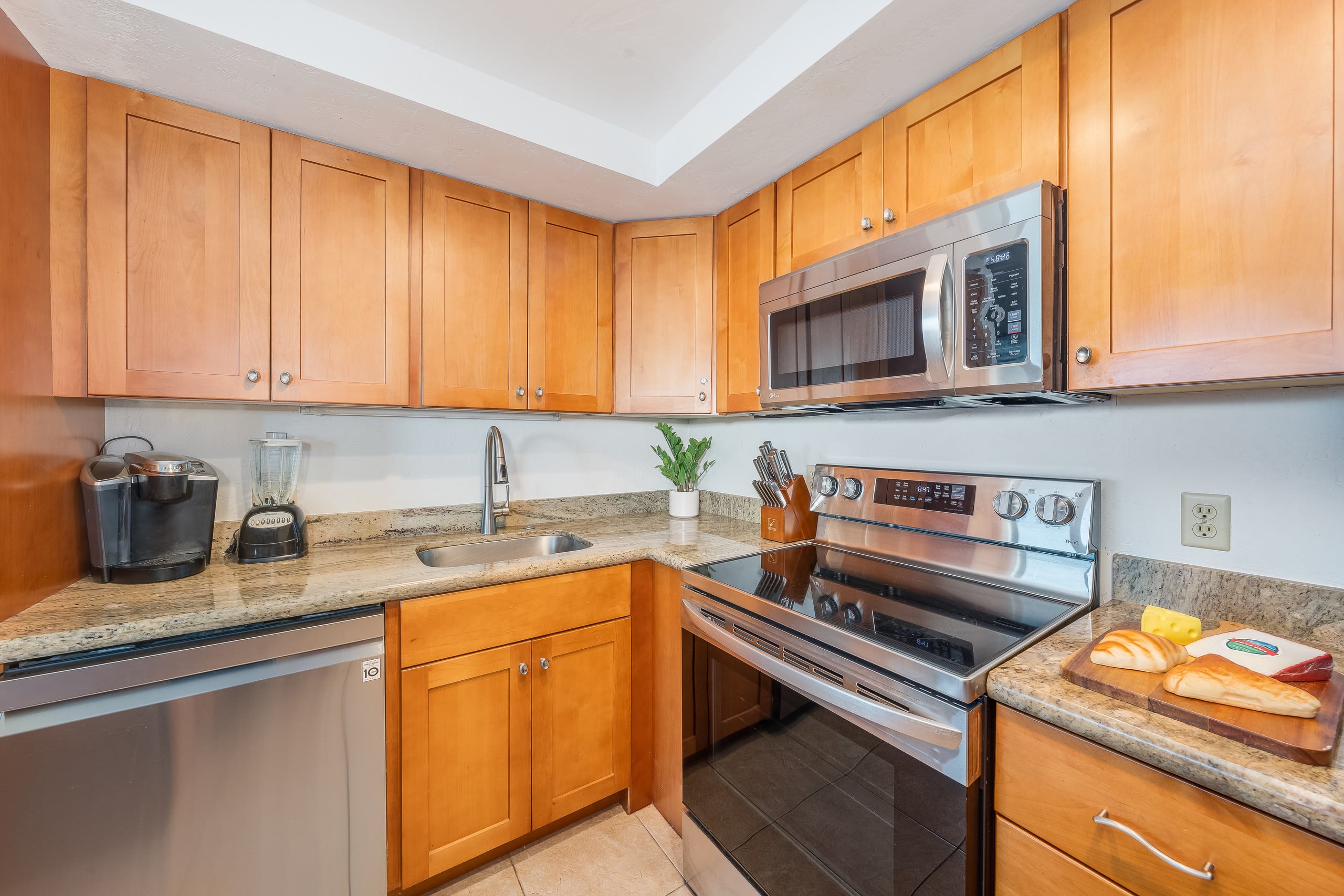 Condo in Lahaina · ★4.67 · 1 bedroom · 2 beds · 1 bath - Image 12