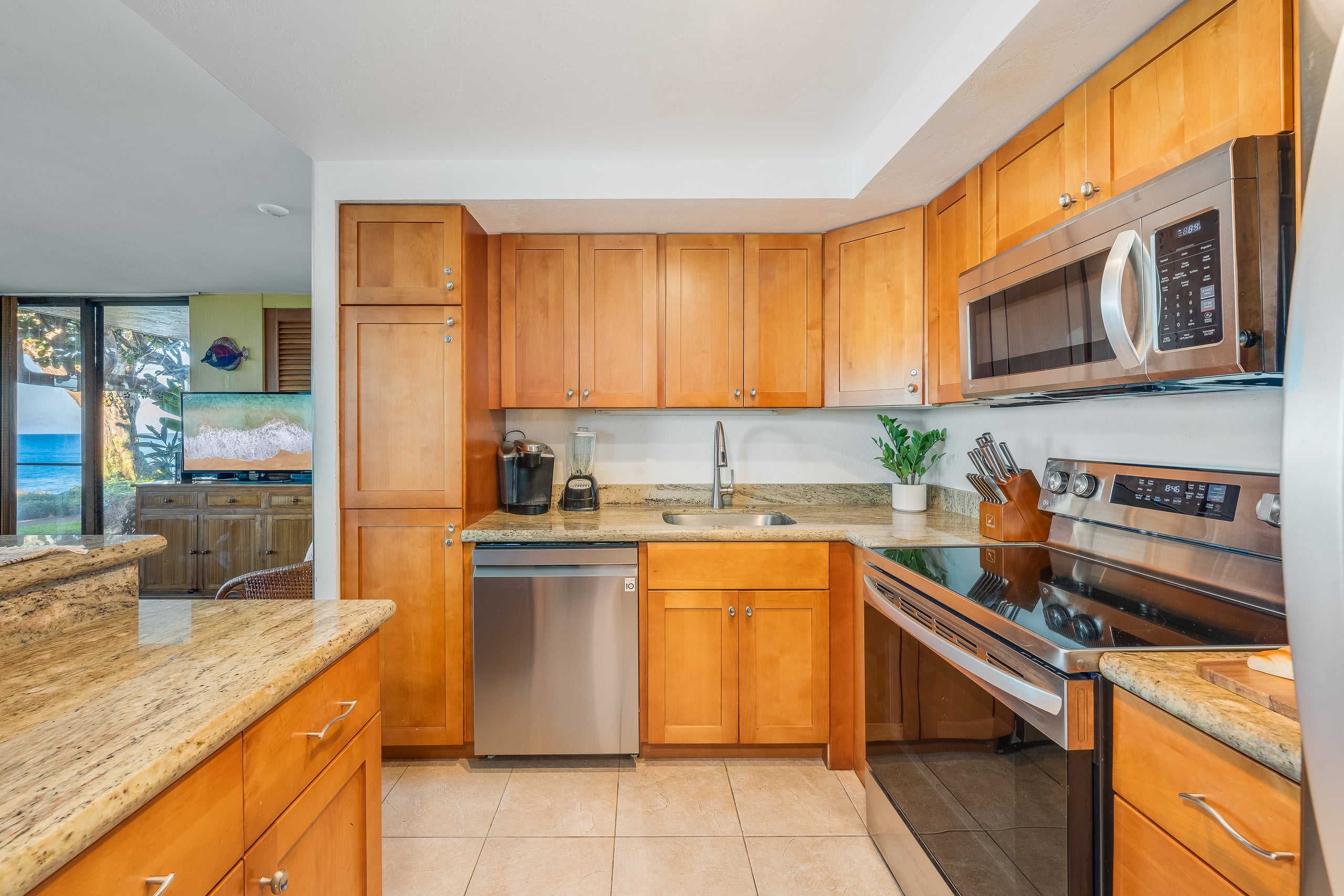 Condo in Lahaina · ★4.67 · 1 bedroom · 2 beds · 1 bath - Image 11