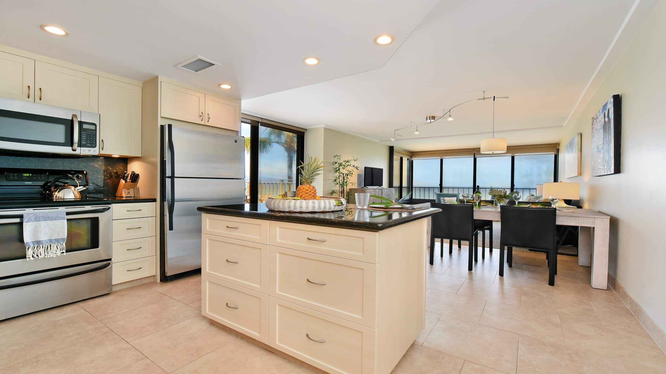 Condo in Lahaina · ★4.83 · 1 bedroom · 2 beds · 1 bath - Image 10