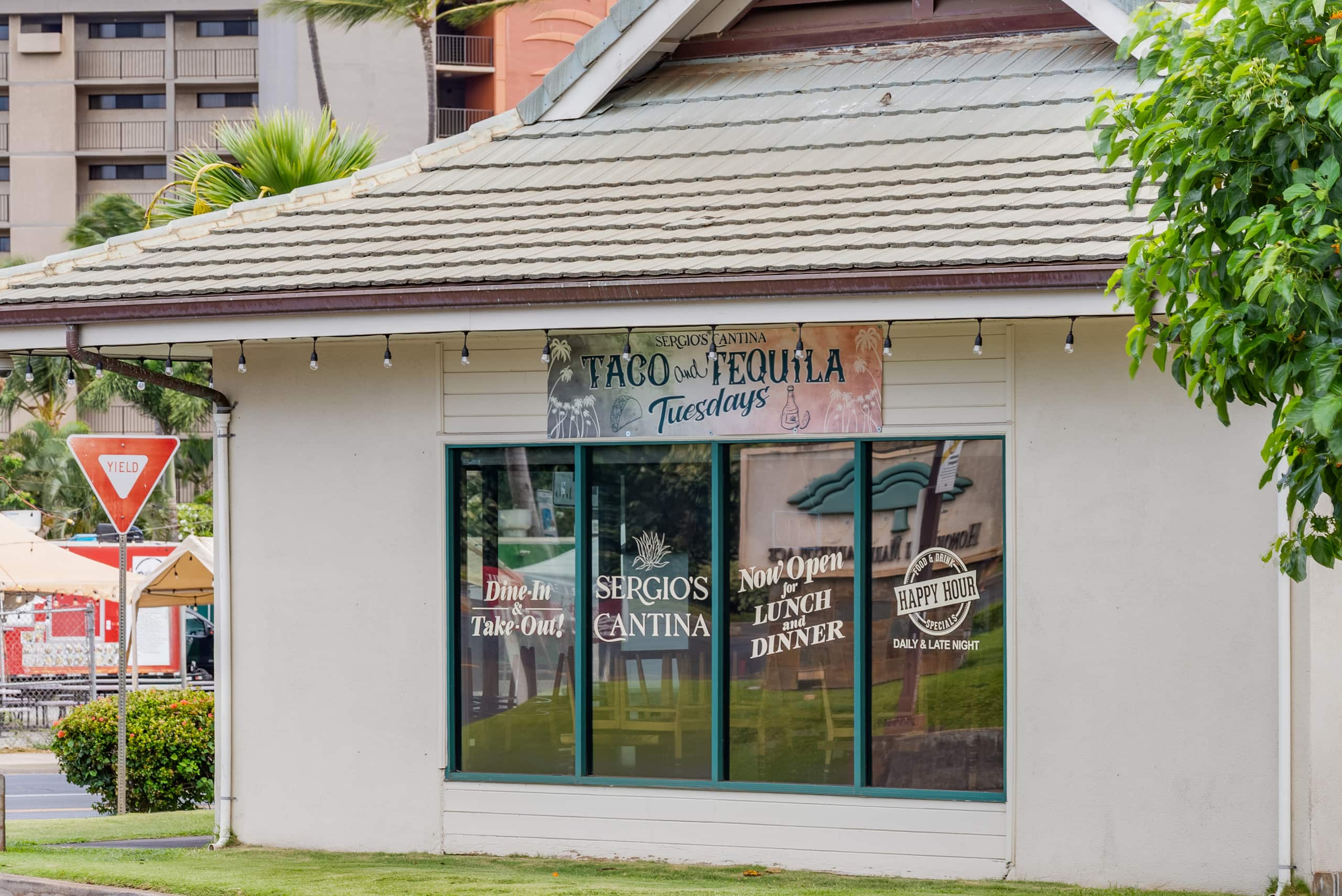 Condo in Lahaina · ★4.83 · 1 bedroom · 2 beds · 1 bath - Image 49