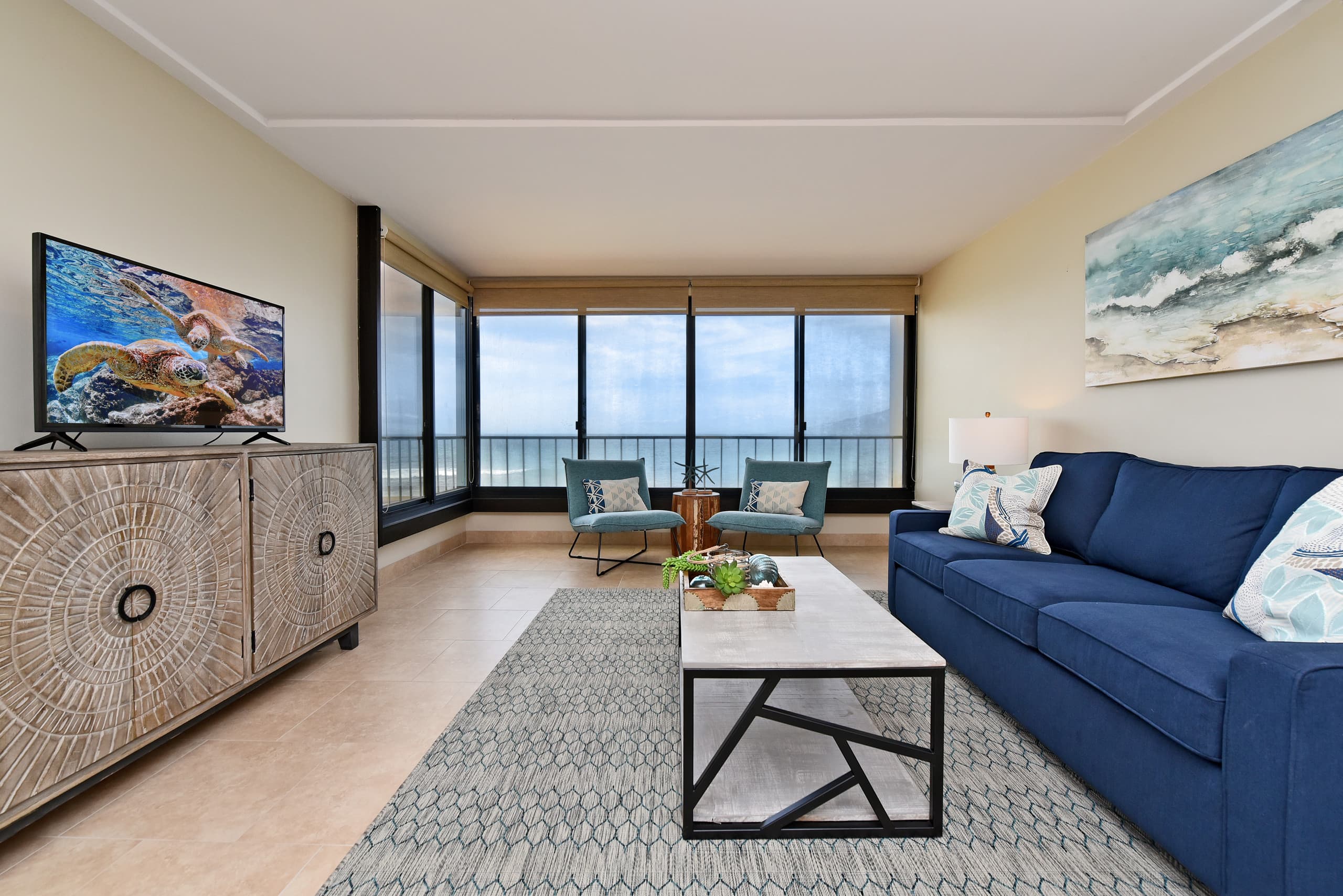 Condo in Lahaina · ★4.83 · 1 bedroom · 2 beds · 1 bath - Image 2