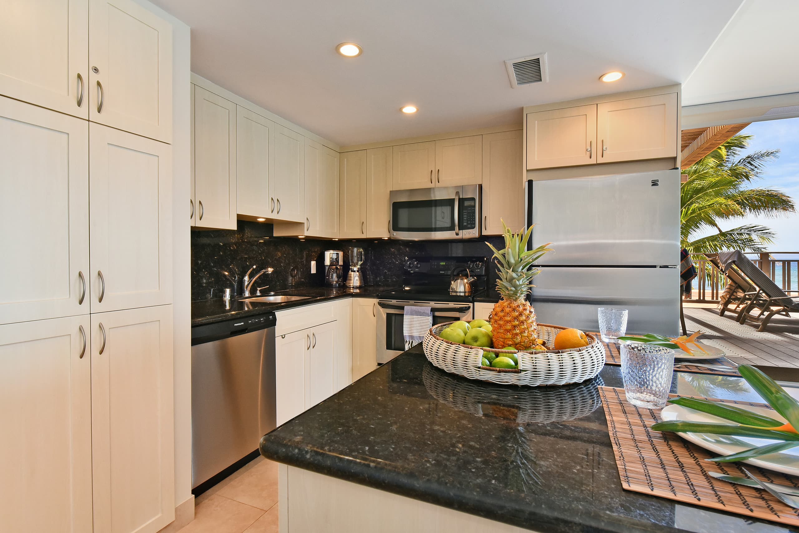 Condo in Lahaina · ★4.83 · 1 bedroom · 2 beds · 1 bath - Image 9