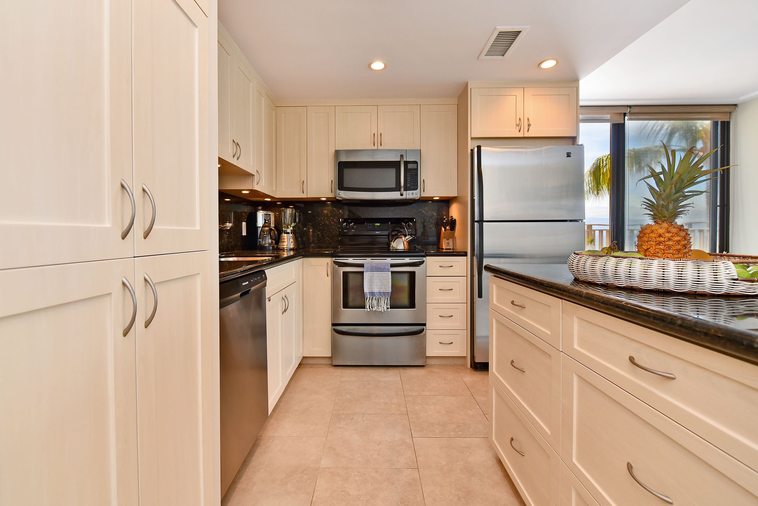 Condo in Lahaina · ★4.83 · 1 bedroom · 2 beds · 1 bath - Image 8