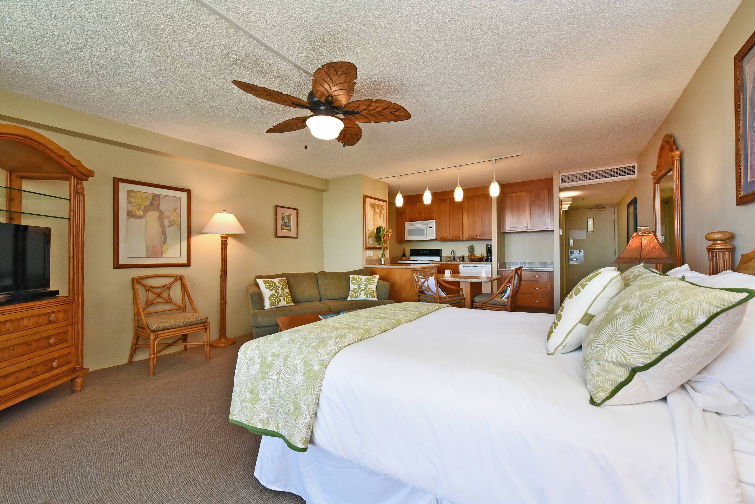 Condo in Lahaina · ★4.55 · 1 bedroom · 2 beds · 1 bath - Image 11