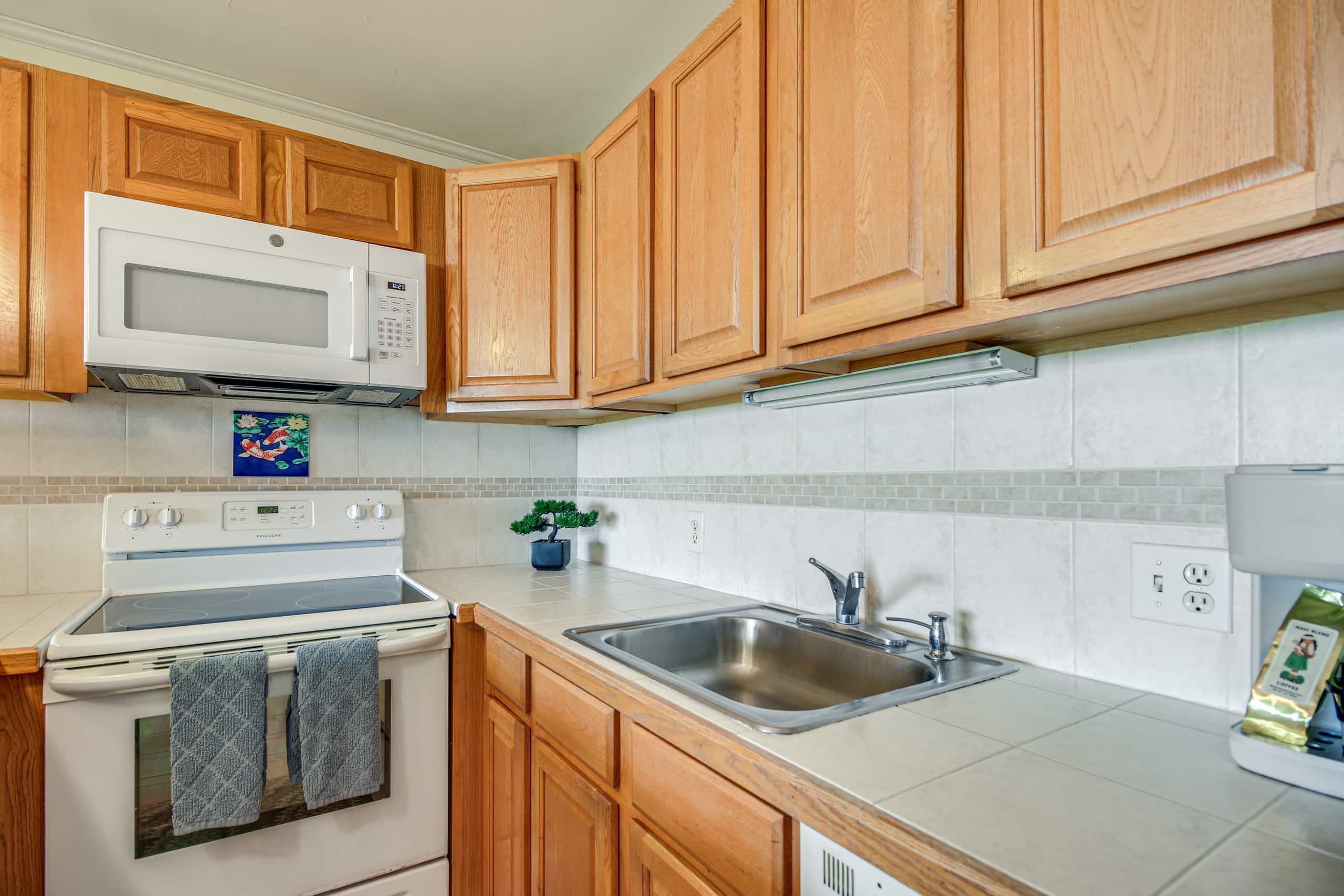 Condo in Kihei · ★4.64 · 1 bedroom · 2 beds · 1 private bath - Image 11