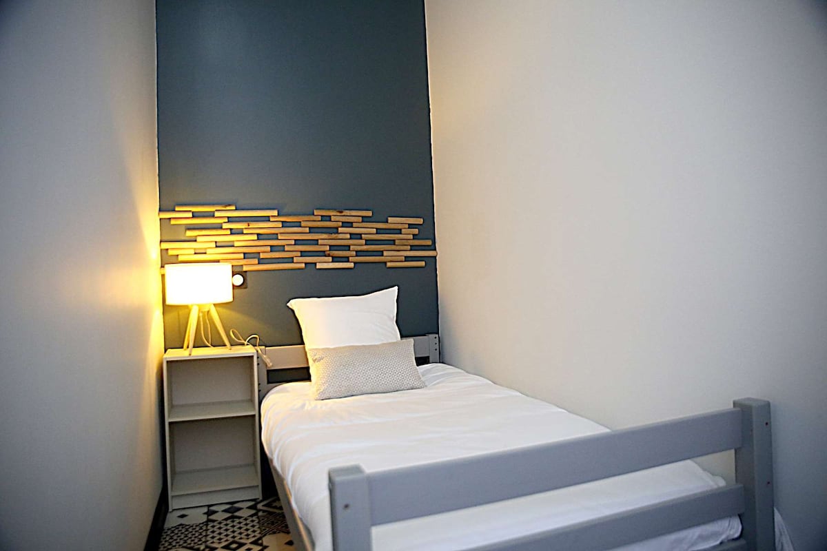 חדר שינה נוסף שני עם מיטת יחיד