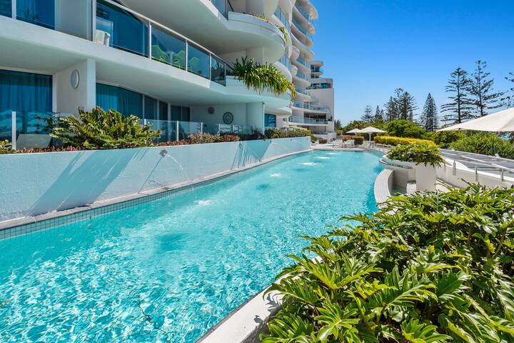 Sirocco 906 by G1 Holidays, 2 bedroom beachfront gallery image 4