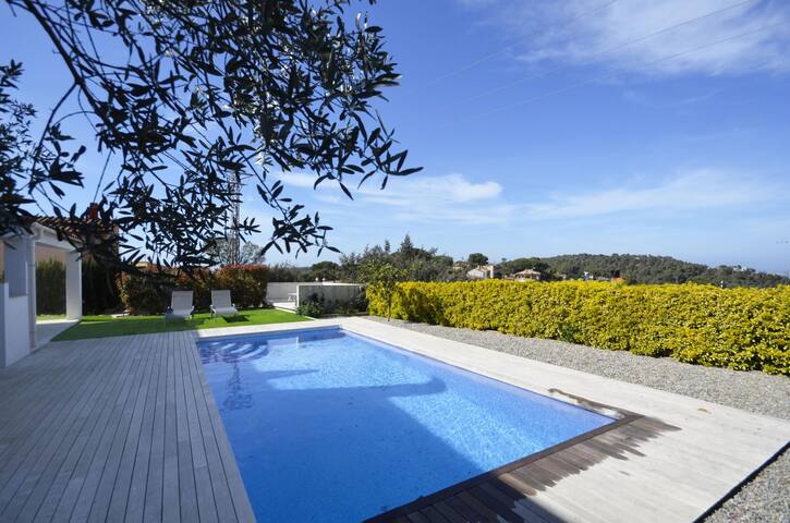 Holiday rental villa with swimming pool in Begur, gallery image 3