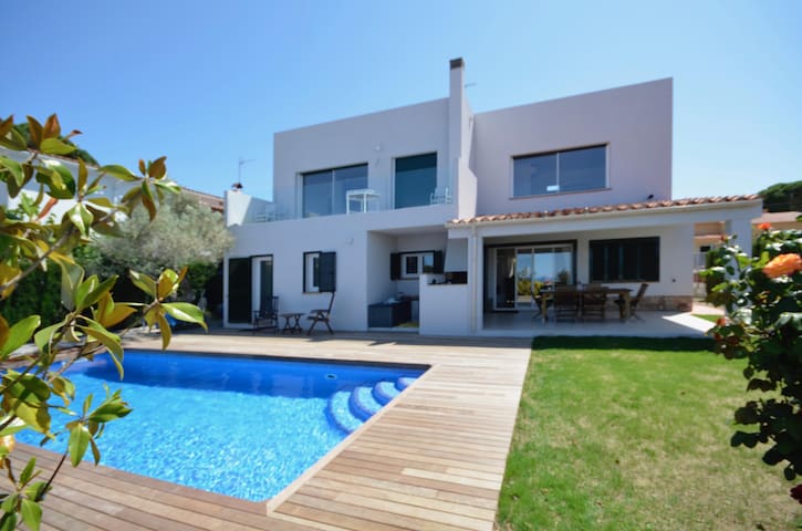 Holiday rental villa with swimming pool in Begur,