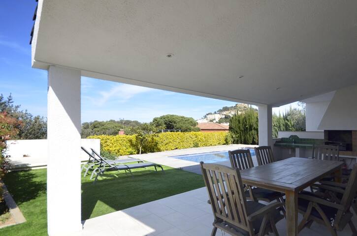 Holiday rental villa with swimming pool in Begur, gallery image 5