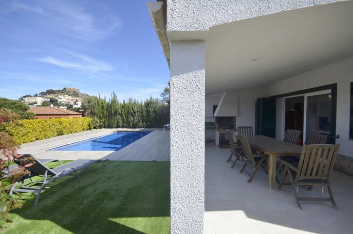 Holiday rental villa with swimming pool in Begur, gallery image 4