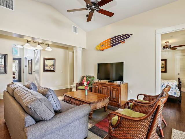 Luxurious 4BR/4BA Presidential Suite AC Near Beach gallery image 5