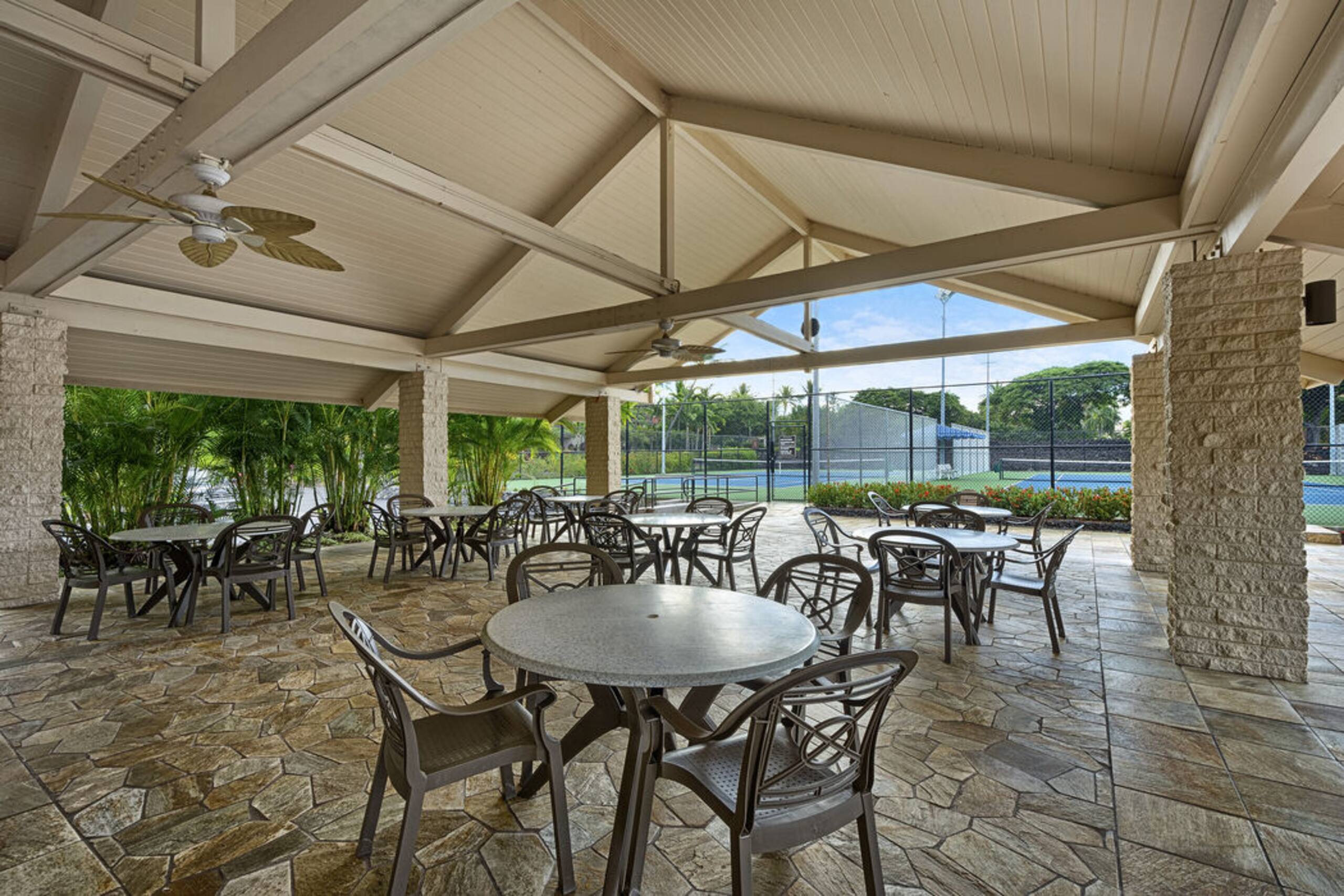 Condo in Kailua-Kona · ★4.83 · 2 bedrooms · 2 beds · 2 baths - Image 25