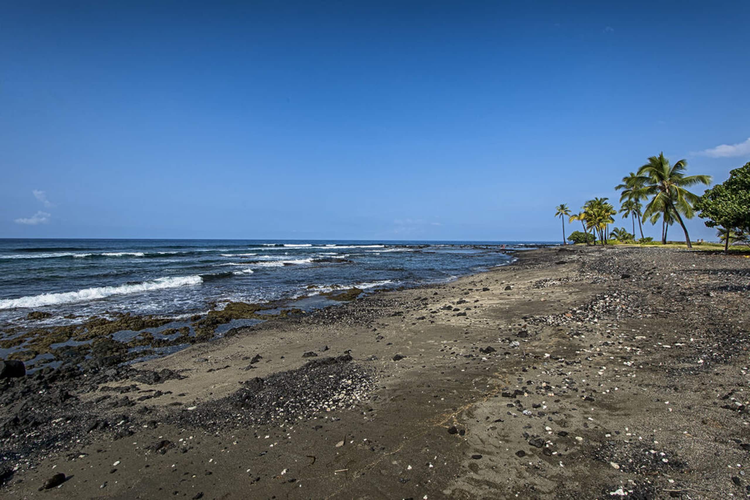 Condo in Kailua-Kona · ★4.83 · 2 bedrooms · 2 beds · 2 baths - Image 36