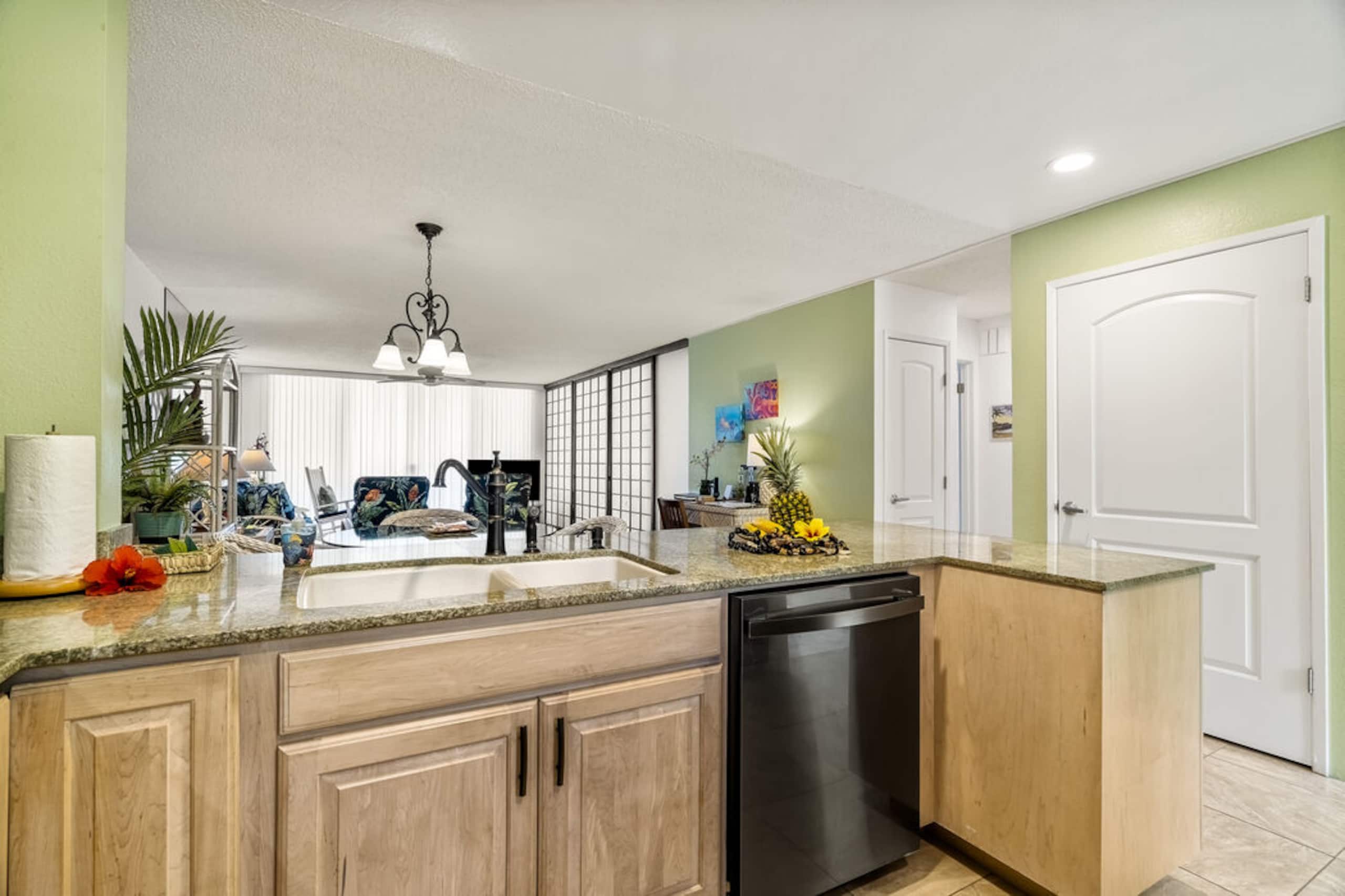 Condo in Kailua-Kona · ★4.83 · 2 bedrooms · 2 beds · 2 baths - Image 10
