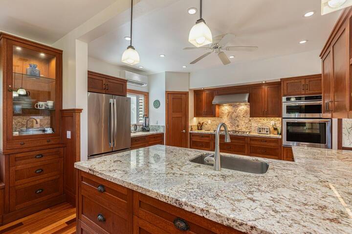 Mele Olina, Private Home-golf Course & Ocean View gallery image 3