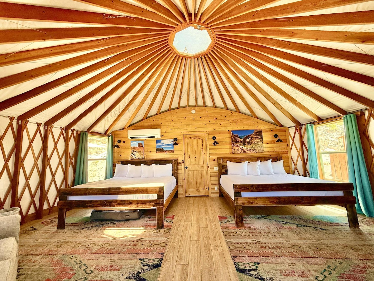 Yurt Overlook w/ sunset view between Zion & Bryce - Yurts Yurt Overlook w/ sunset view between Zion & Bryce - Yurts