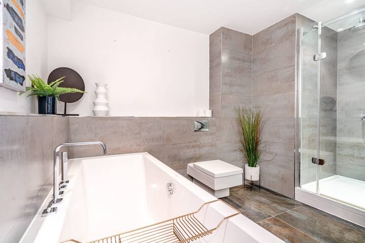 Bright & Premium Covent Garden Apartment gallery image 4
