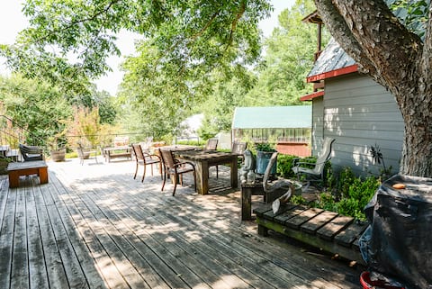 The RiverHouse: Awesome Sunrises & Pet Friendly!